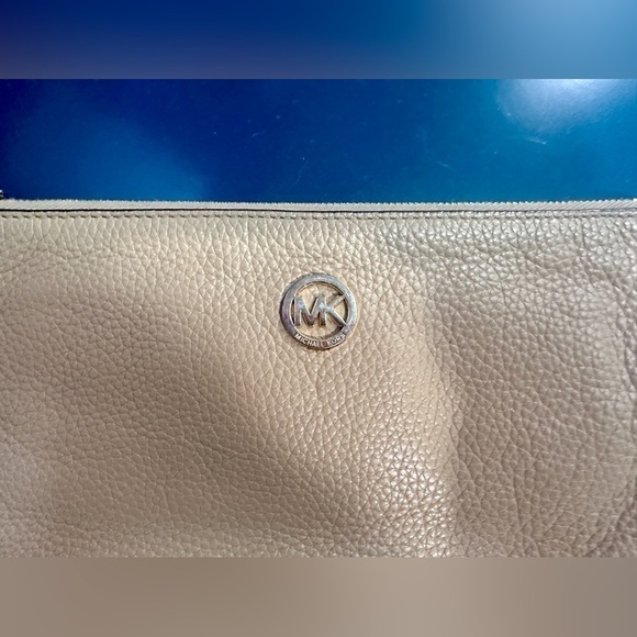 👜Michael by Michael Kors Wristlet👜 - Picture 3 of 7